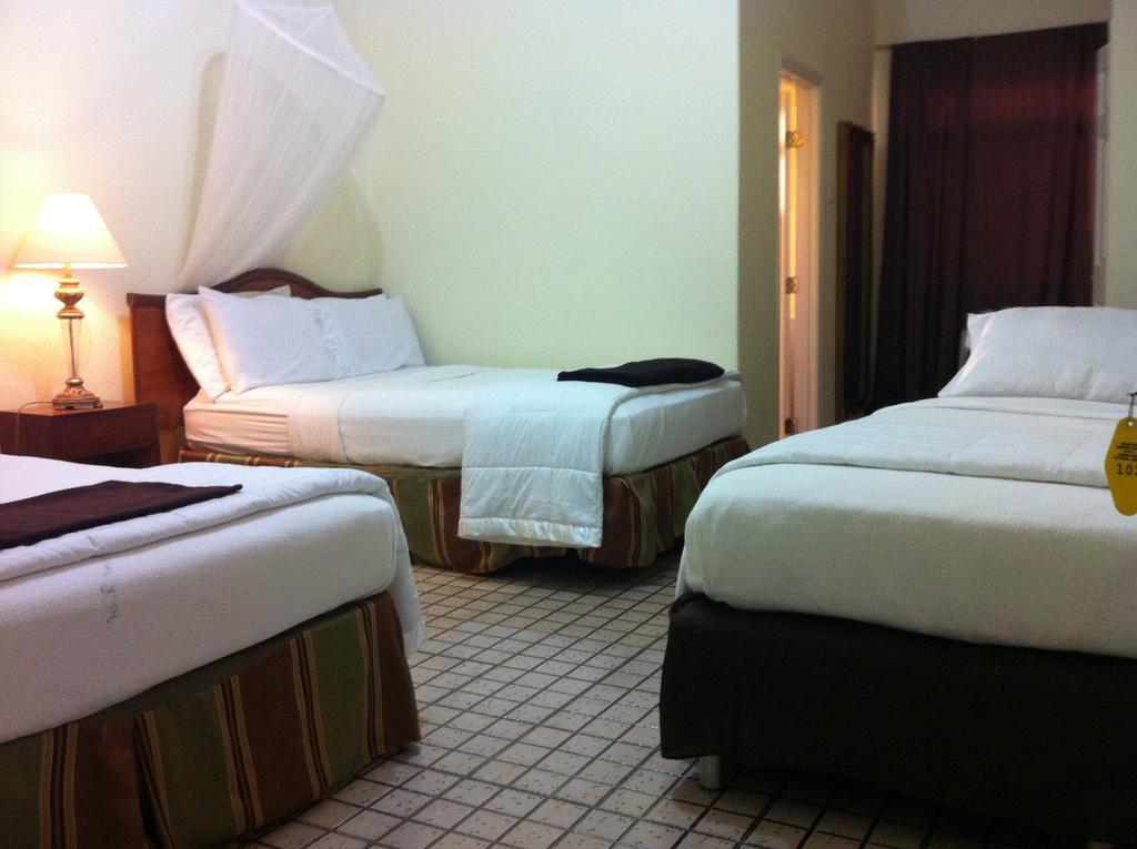 Executive Airport Hotel Энтеббе Номер фото